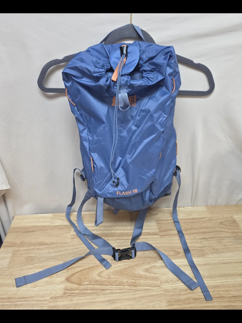 REI Flash 18 Pack in Blue with Orange Accents